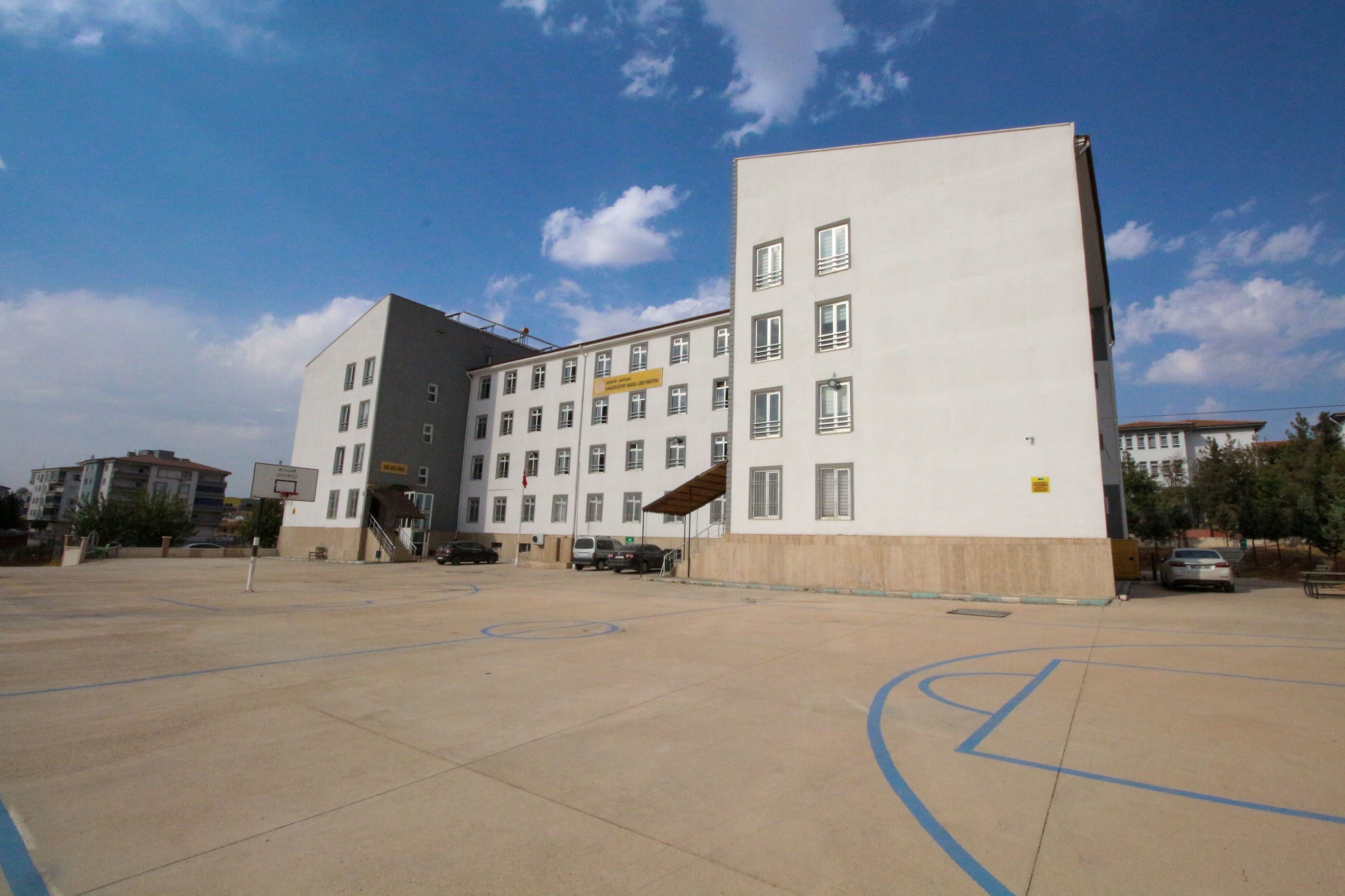 Dr. Nilüfer Özyurt  Anadolu Lisesi