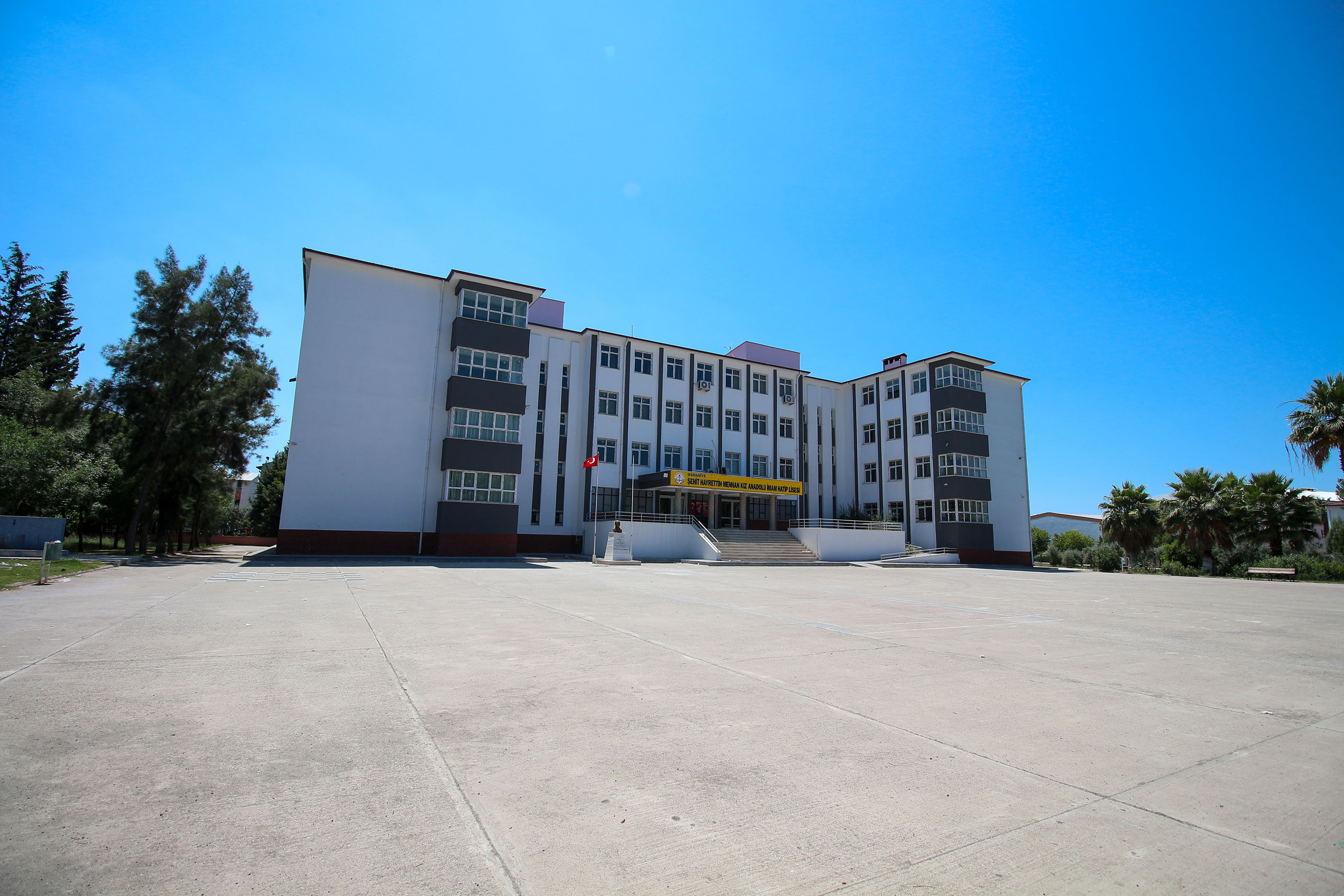 Şehit Hayrettin Mennan Kız Anadolu İmam Hatip Lisesi